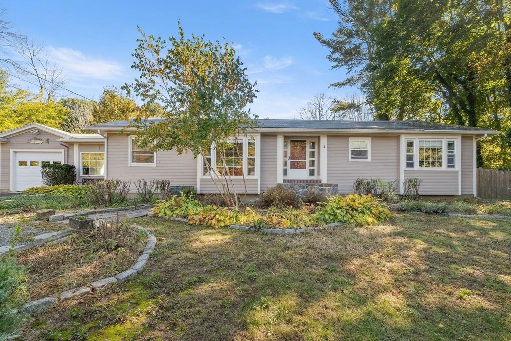 335 Essex Ave, Gloucester