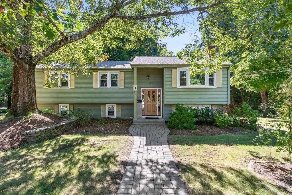 26 Atherton Rd, Foxboro