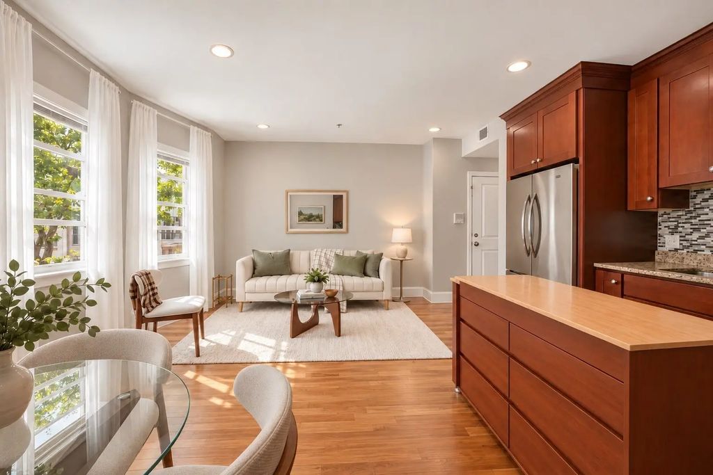106 Walnut St #4, Somerville