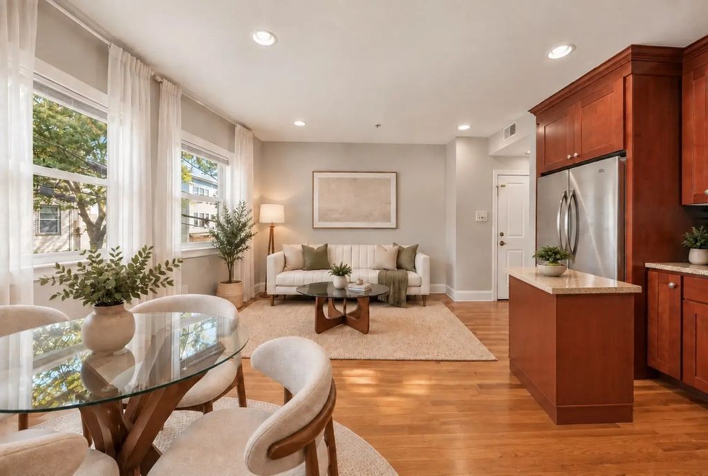 106 Walnut St #4, Somerville