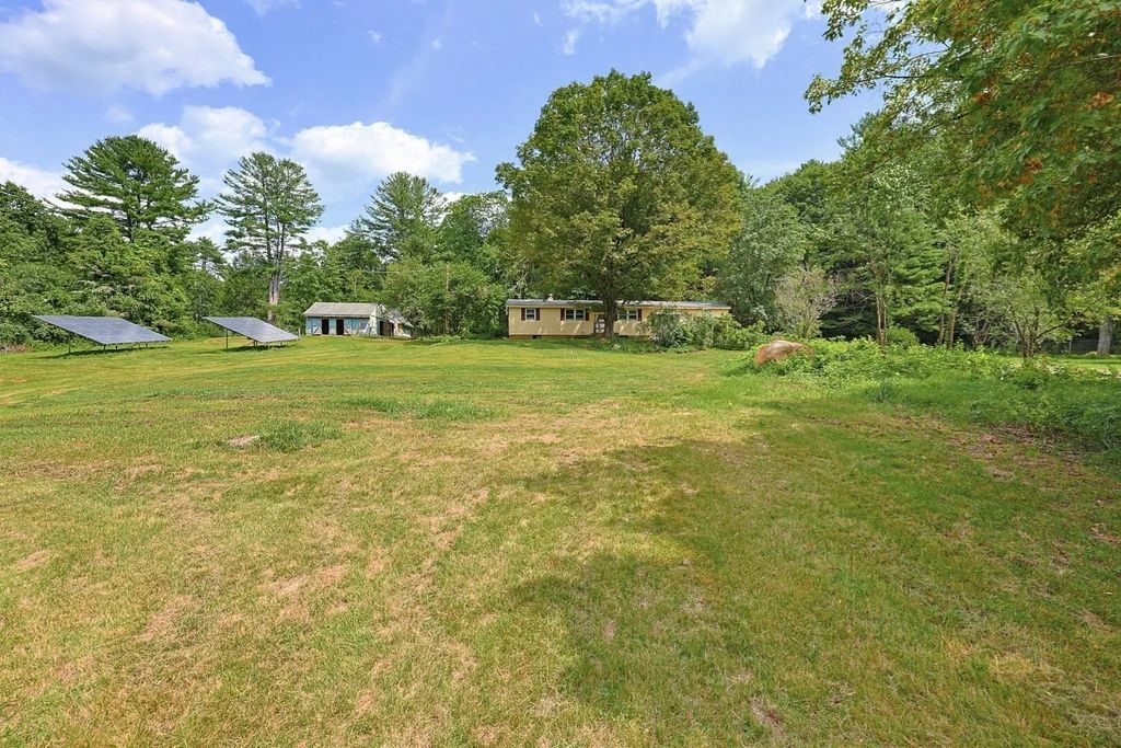 1075 West Brookfield Road, New Braintree