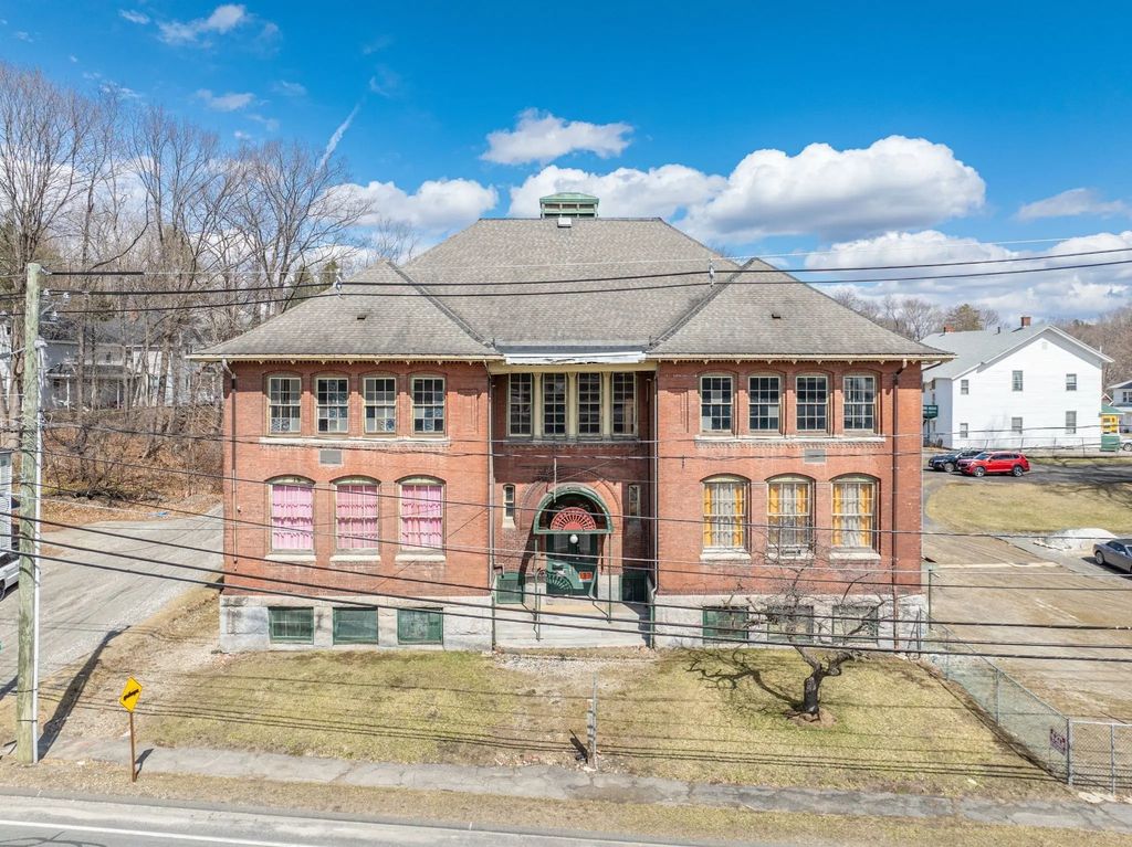 40 Pecks Rd, Pittsfield
