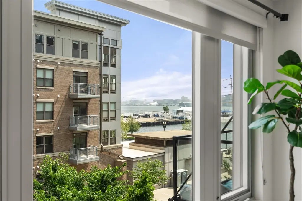 45 Lewis St #303, Boston