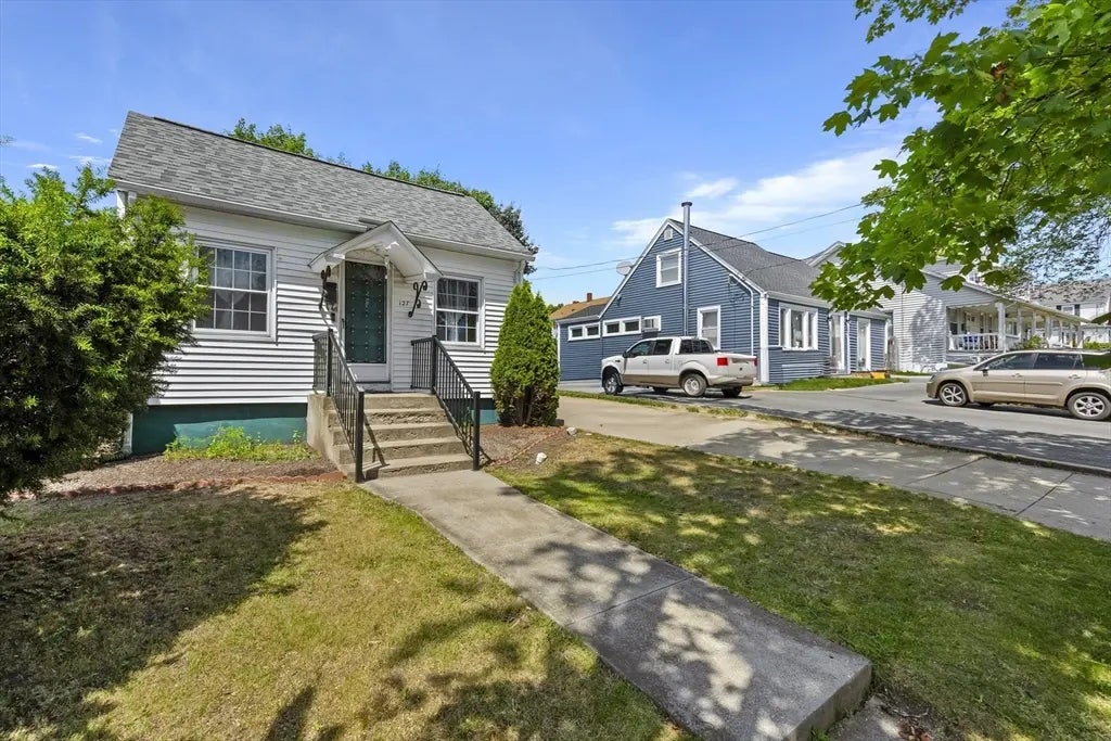 127 Gladstone Street, Cranston