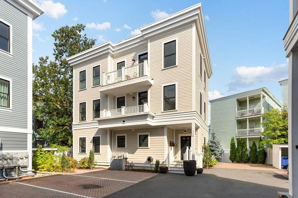 113 Beacon St #a, Somerville