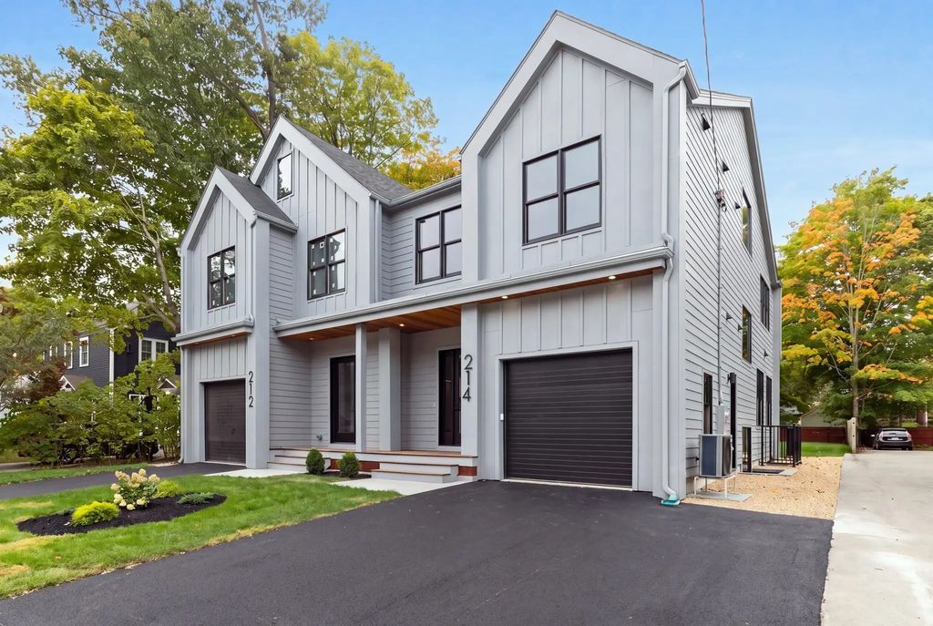 212-214 Auburn #214, Newton