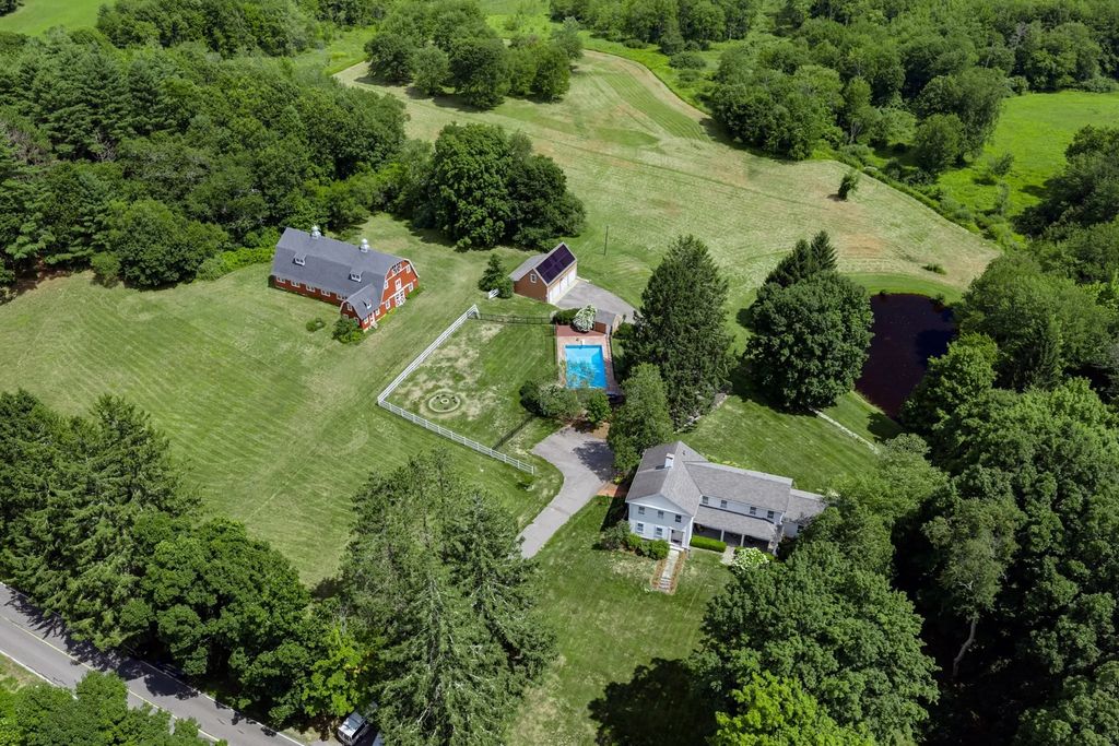 304 Warren Rd, Brimfield