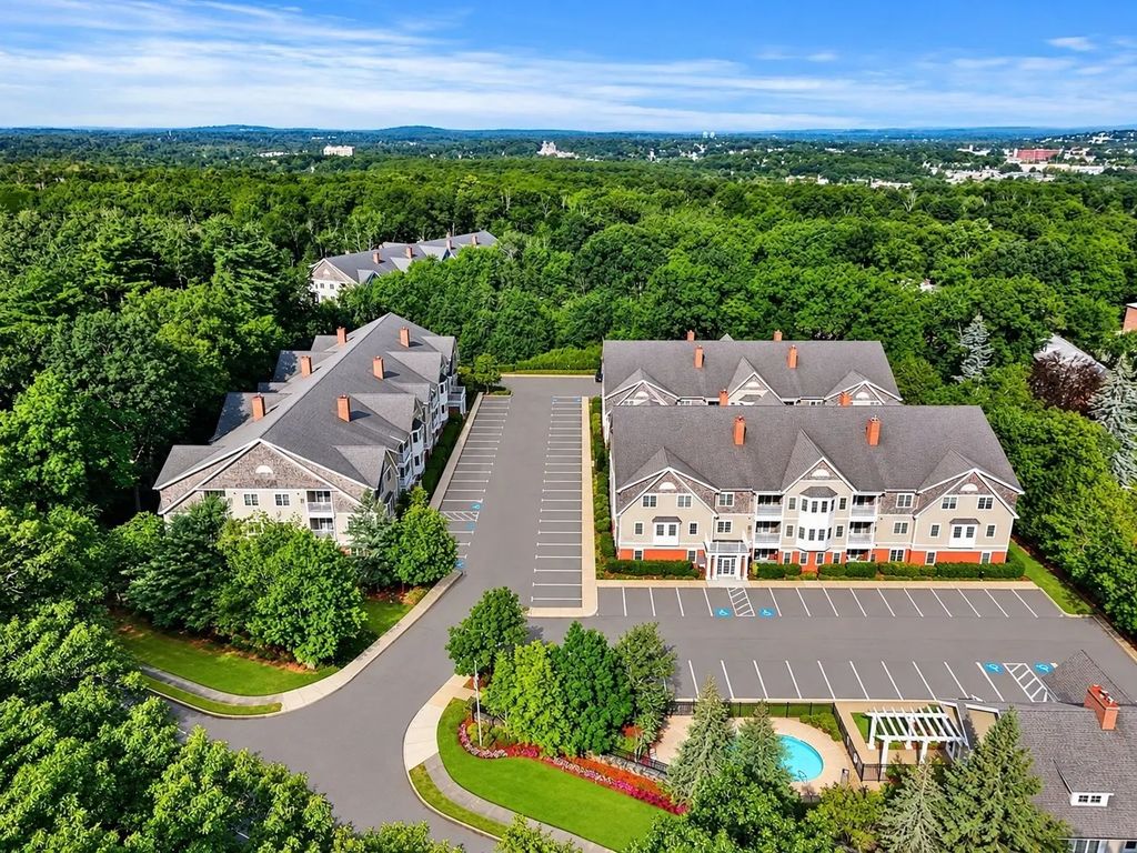 210 Chickering Rd #201a, North Andover