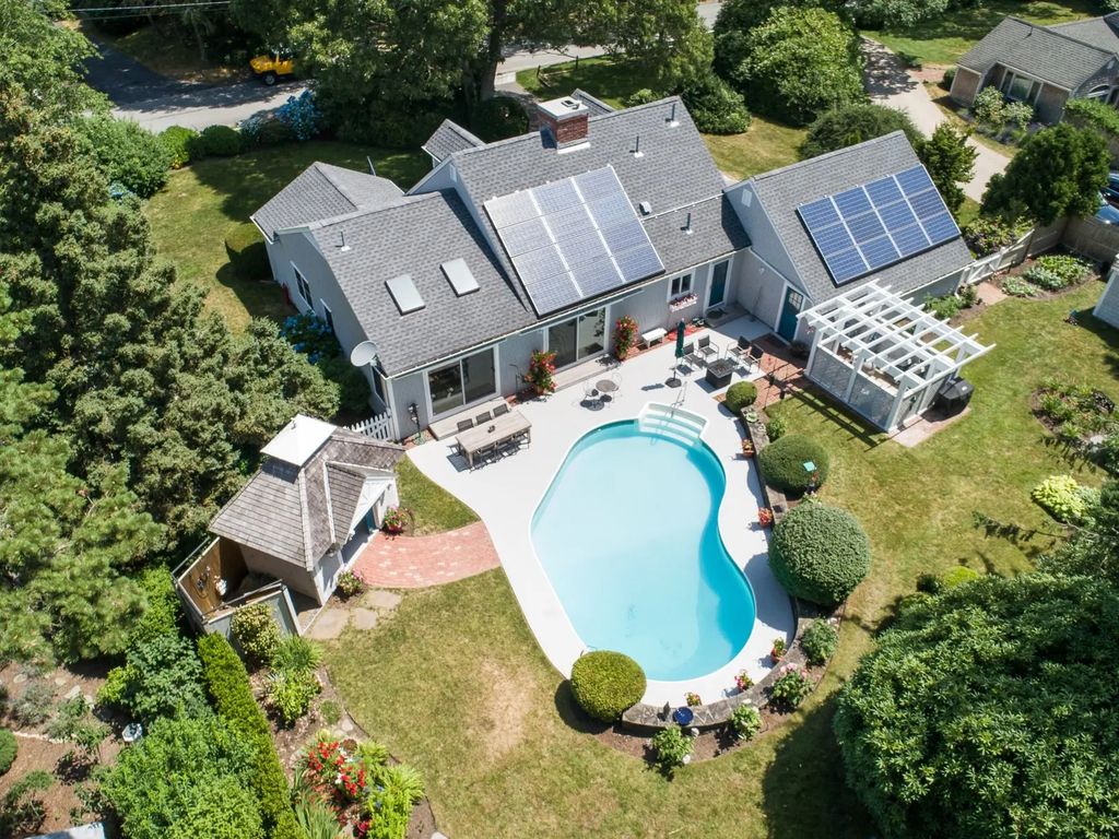 764 Riverview Dr, Chatham