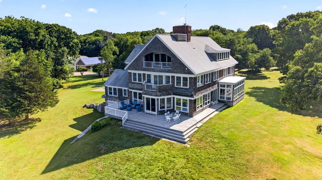 1069 Horseneck Rd, Westport