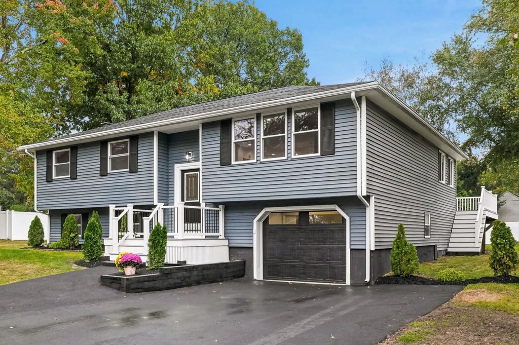 26 Meadow Dr, Middleton