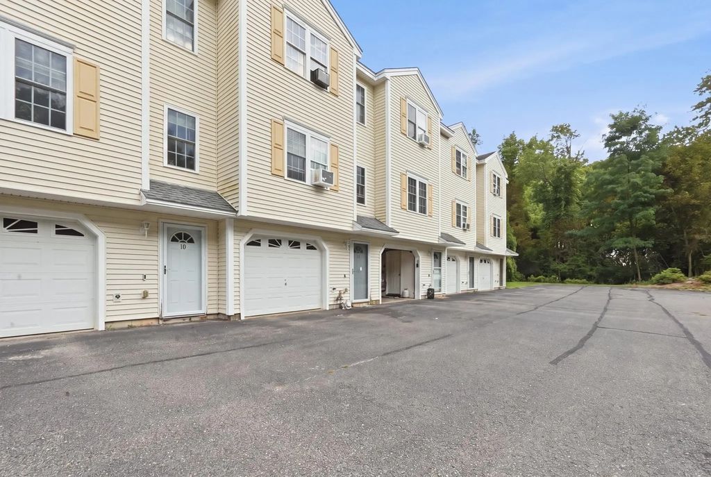 350 Riverbend St #111, Athol
