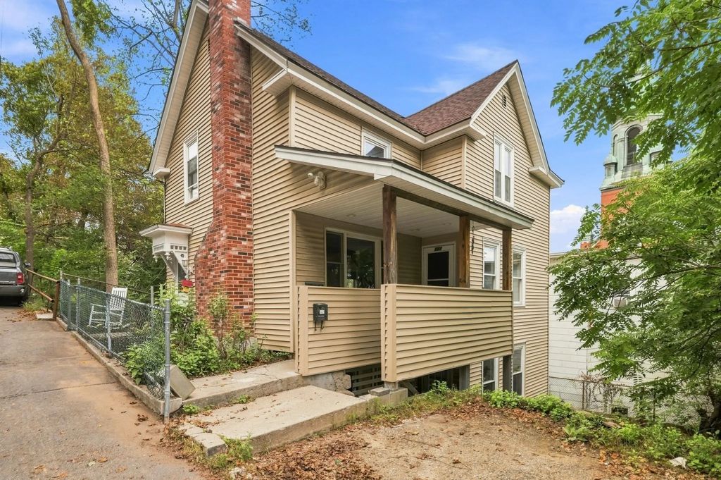 126 Payson St, Fitchburg