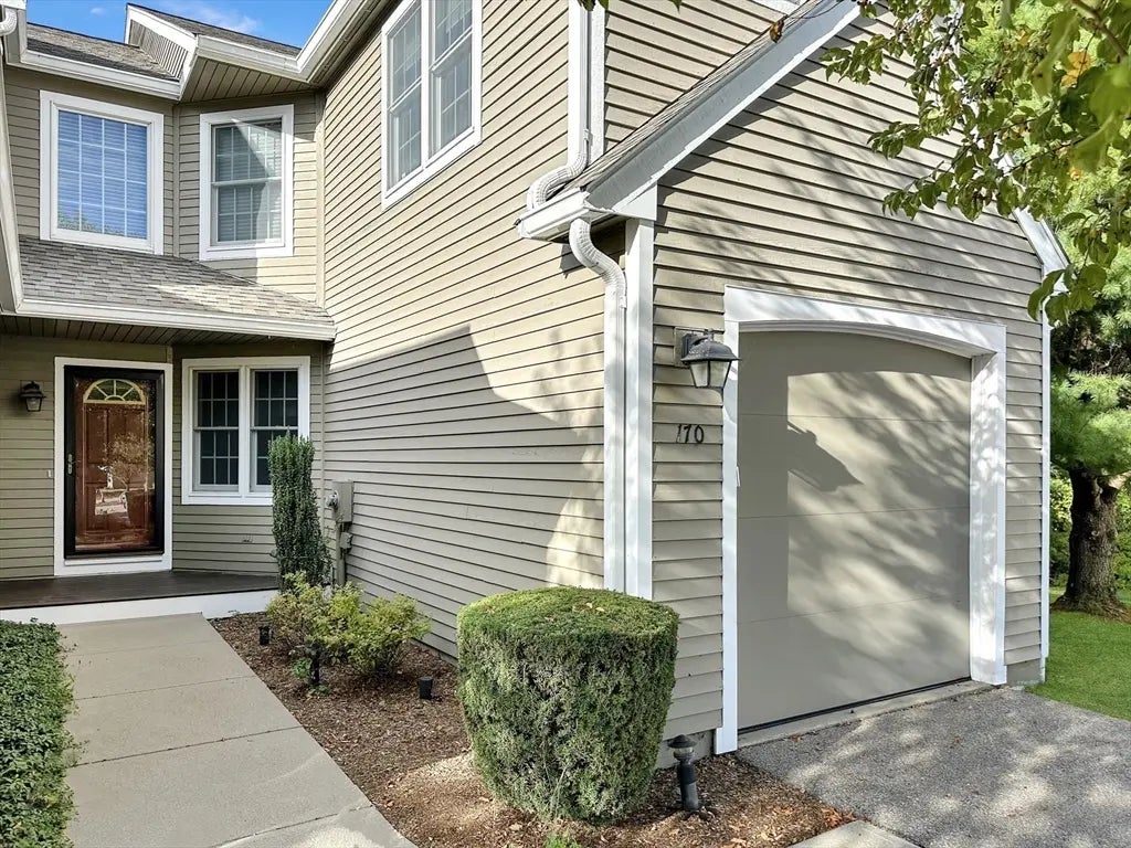 170 Cannon Forge Dr #170, Foxboro