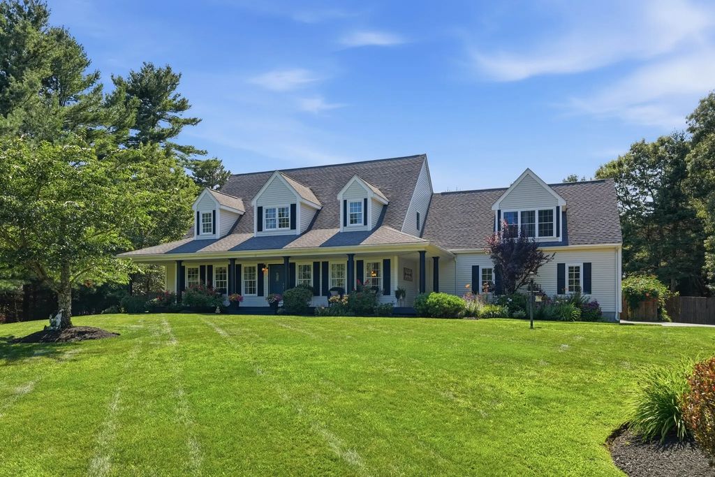 11 Fellowship Cir, Wareham