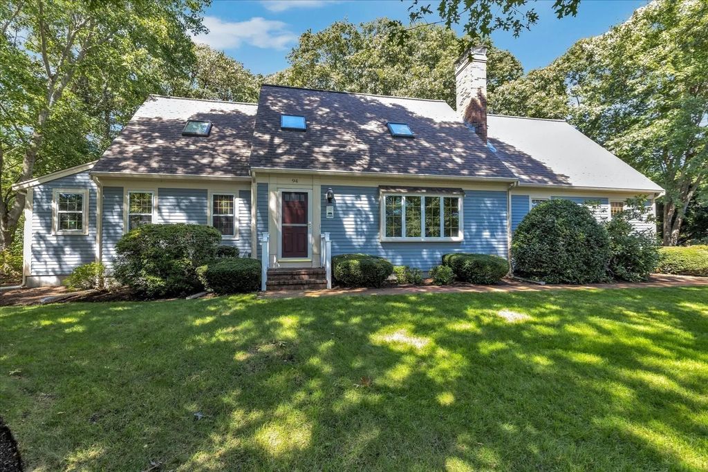 94 Stratford Ln, Yarmouth