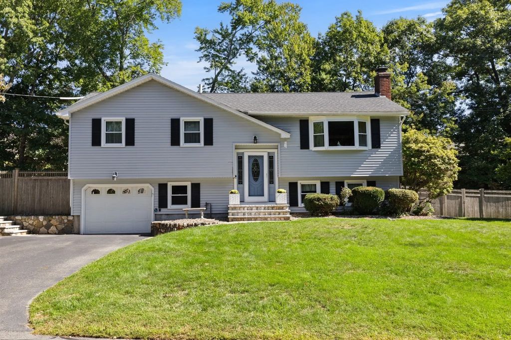 115 Quincy Rd, Tewksbury