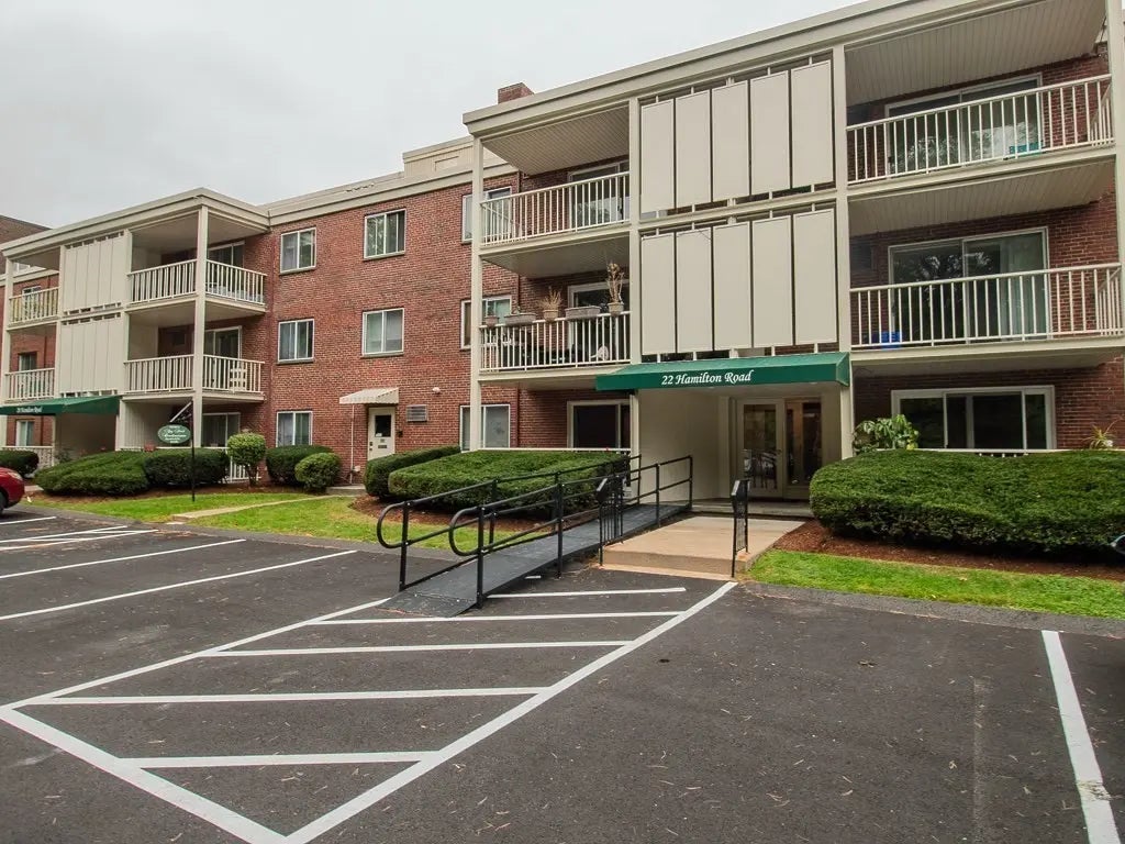 22 Hamilton Rd #206, Arlington