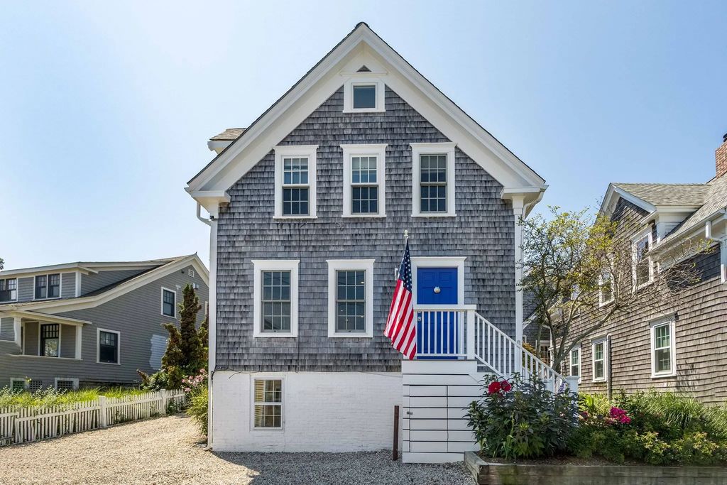 8 Atlantic Ave #a, Provincetown