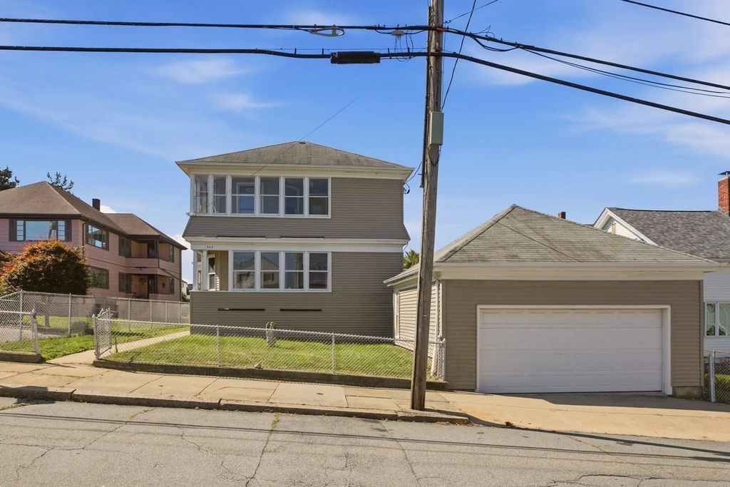345 Sprague St, Fall River