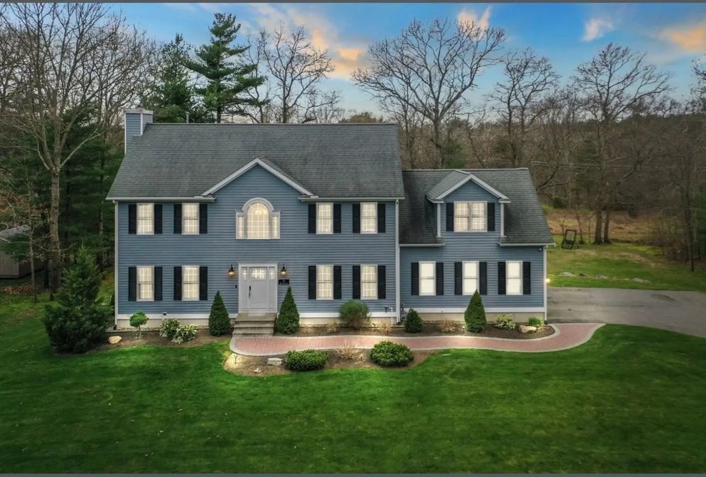 15 Pine Meadow, Seekonk
