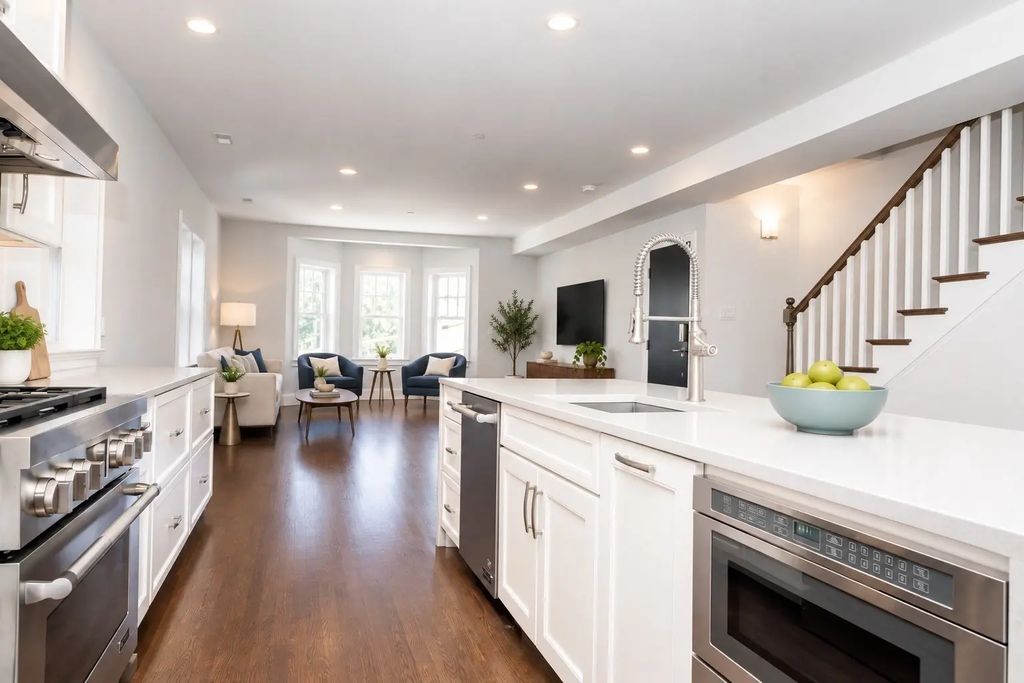 141 W 6th St #3, Boston