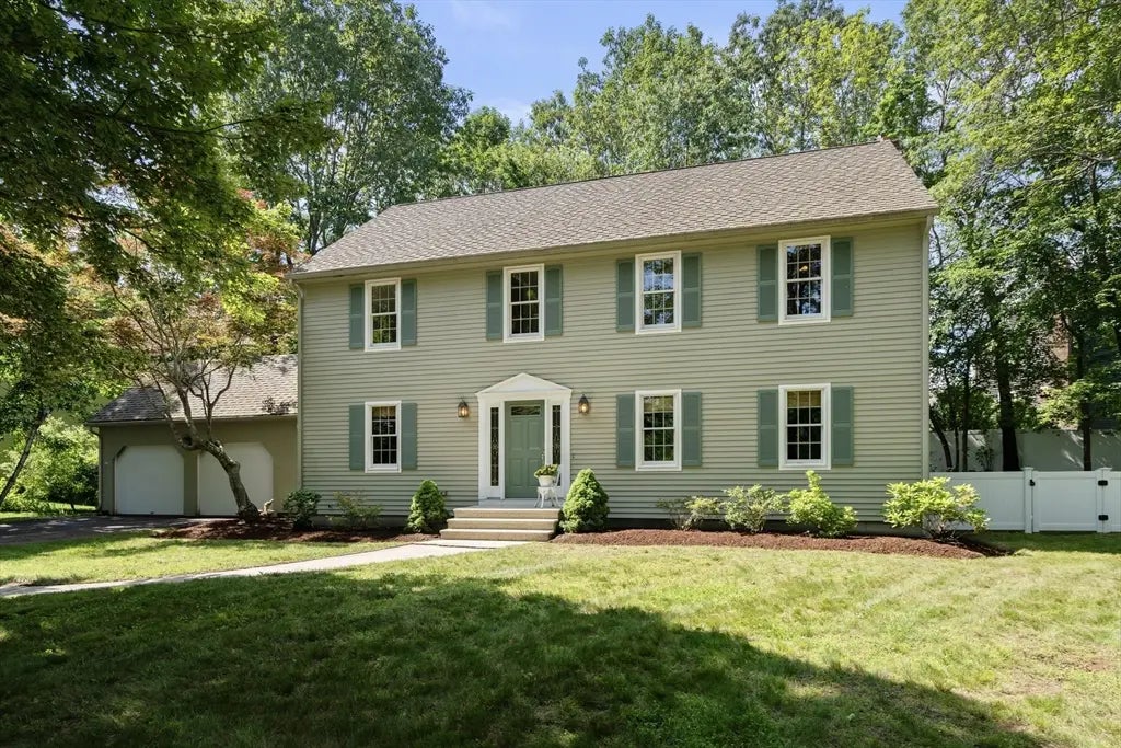 100 Avery Heights Drive, Holden