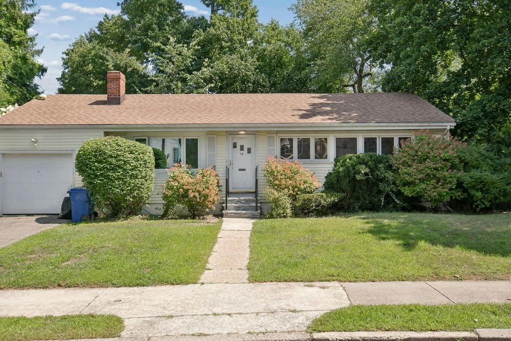 70 Botsford Rd, Newton