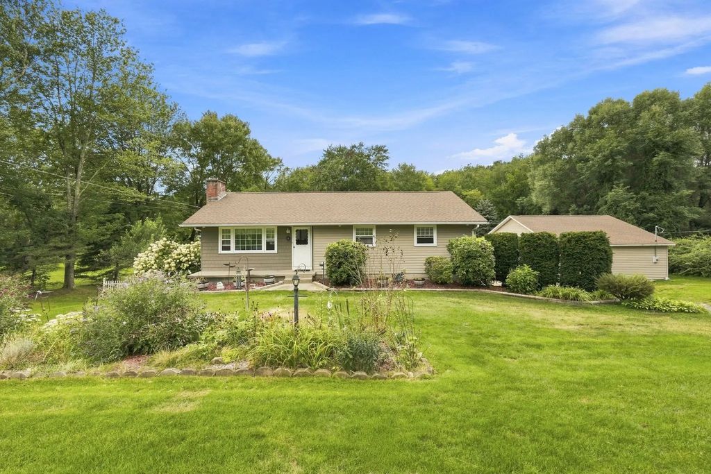 50 Taylor St, Granby