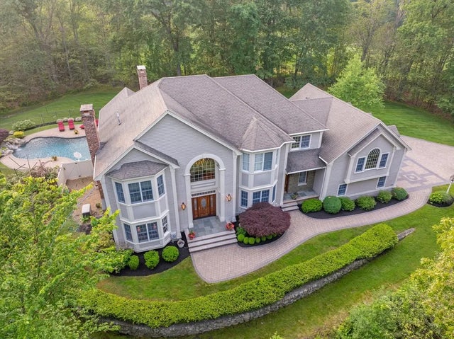 29 Hoveys Pond Dr, Boxford