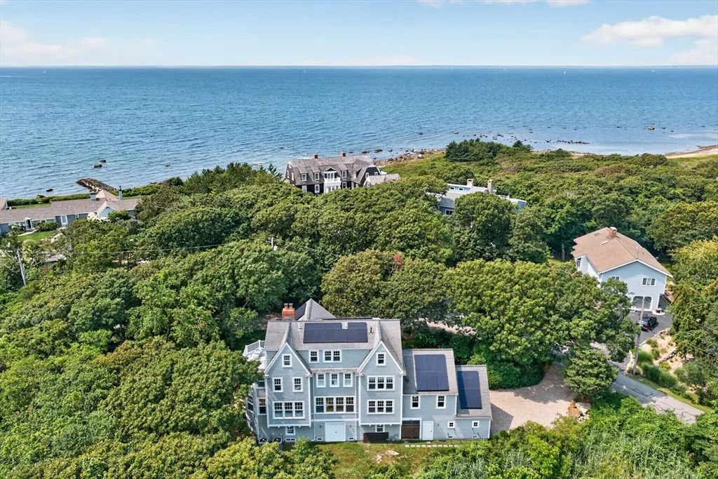 129 Racing Beach Ave, Falmouth