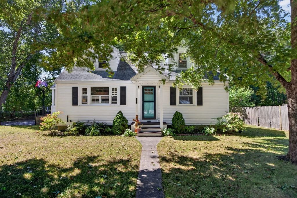 473 Foster Rd, Tewksbury