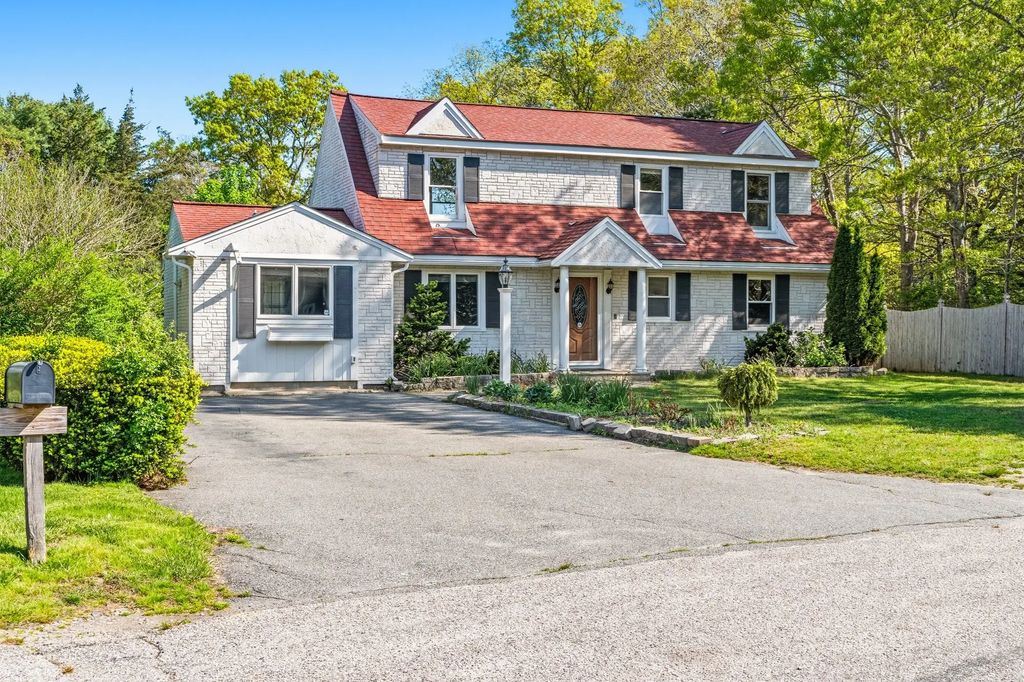 9 E Harbor Cir, Falmouth