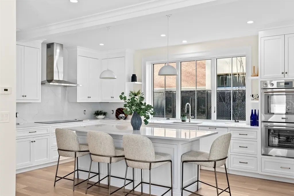 32 Kingsbury #a, Wellesley