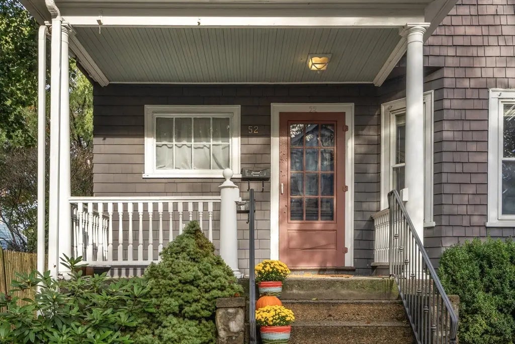 52 Hawthorne St #1, Belmont