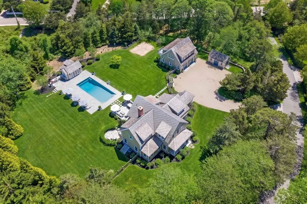 2 Noras Lane, Edgartown