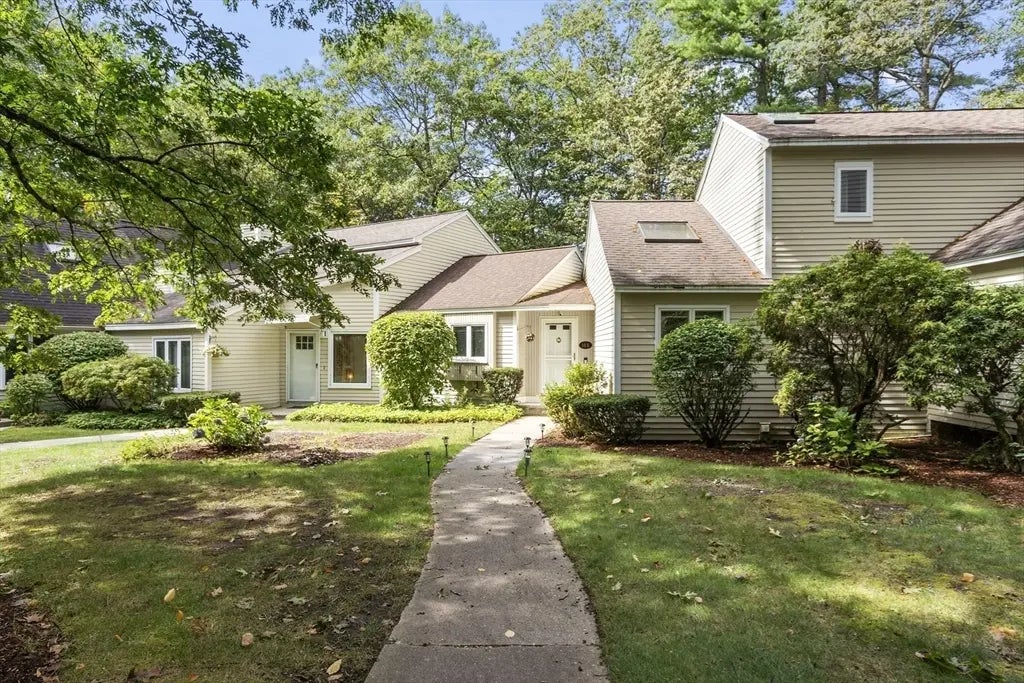 18b Pilgrim Dr #24, Westford