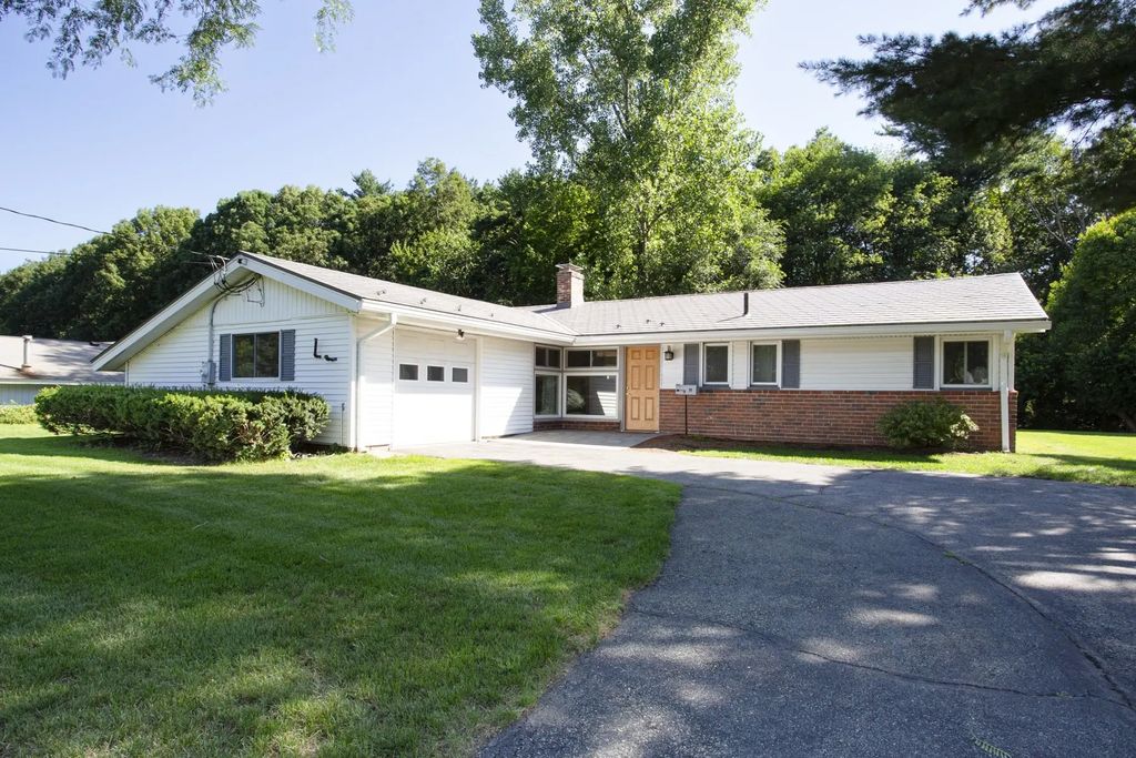 11 Mary Agnes Road, Framingham