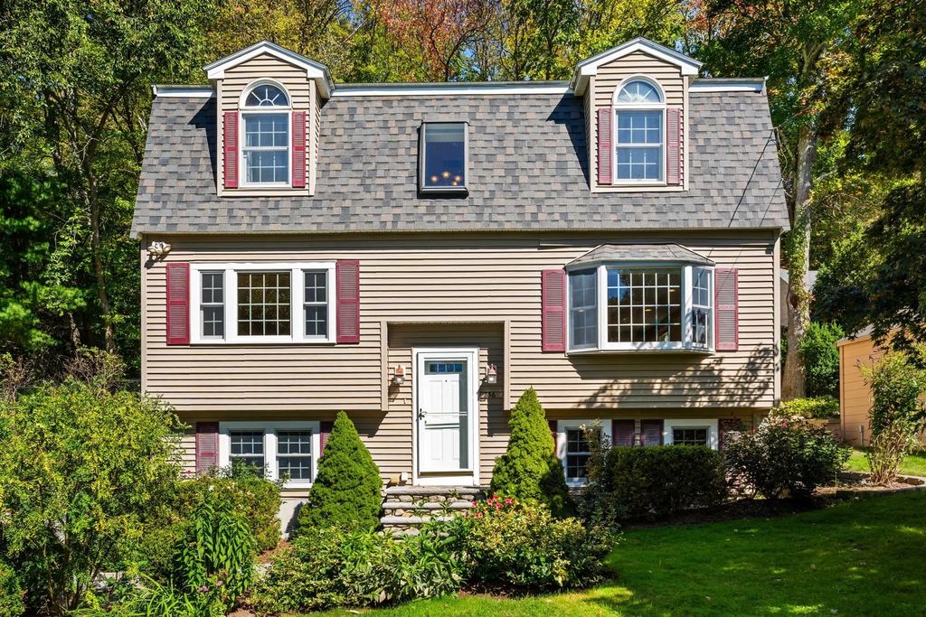 236 Sherburne Ave, Tyngsborough