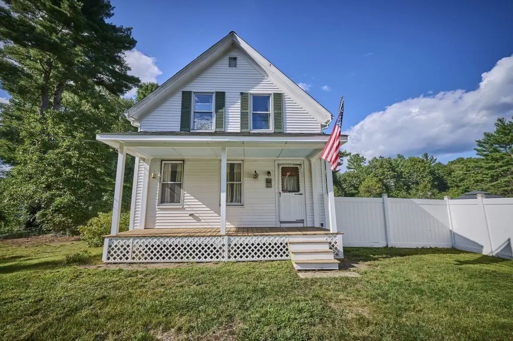 62 Chestnut St, Foxboro