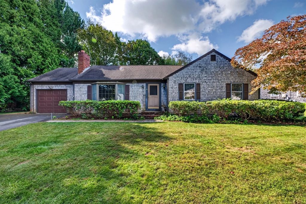 36 Beechwood Dr, Dartmouth