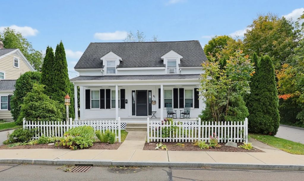 81 Pleasant Street, Franklin