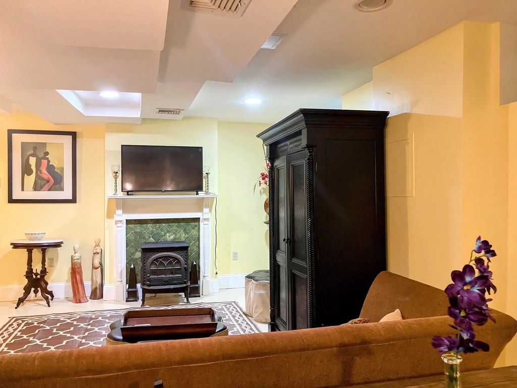 366 Walnut Ave #g, Boston