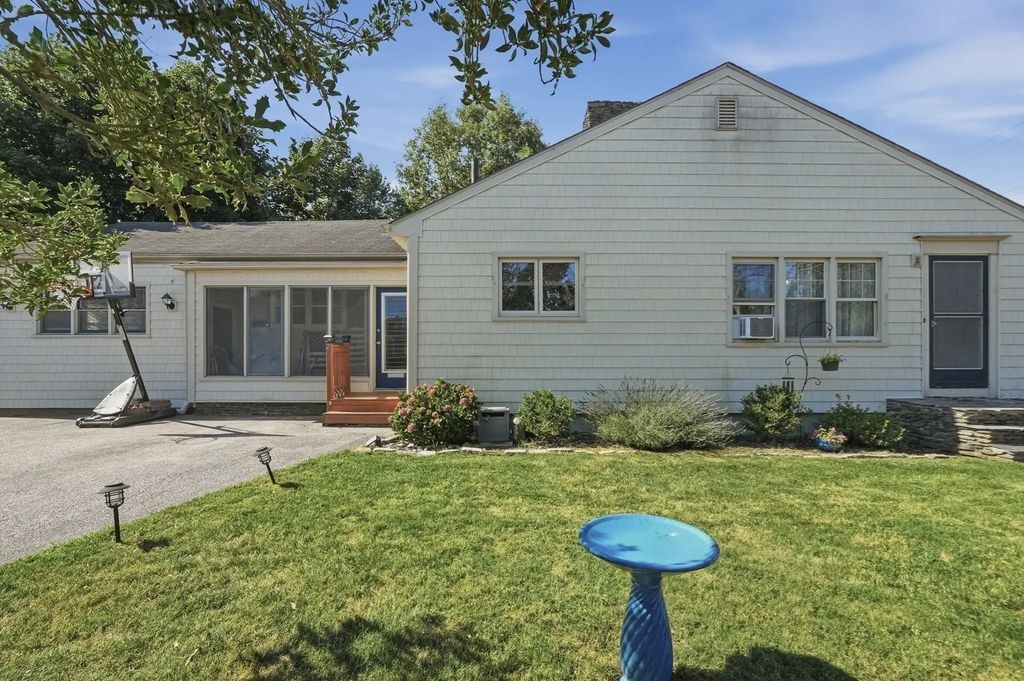 2 Lisa Ave, Acushnet