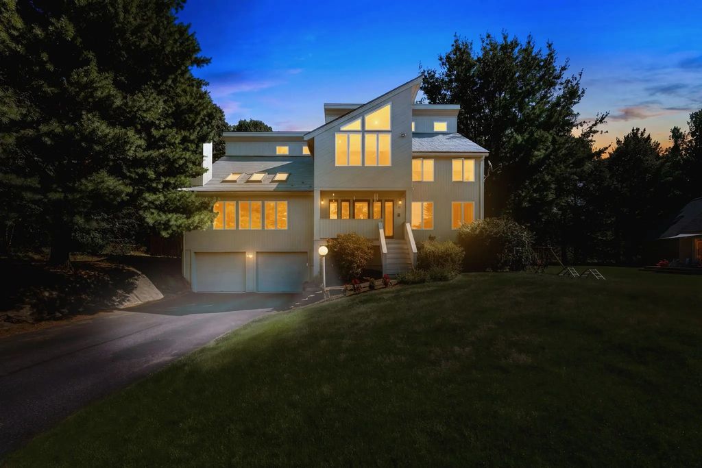 48 Hickory Dr, Worcester