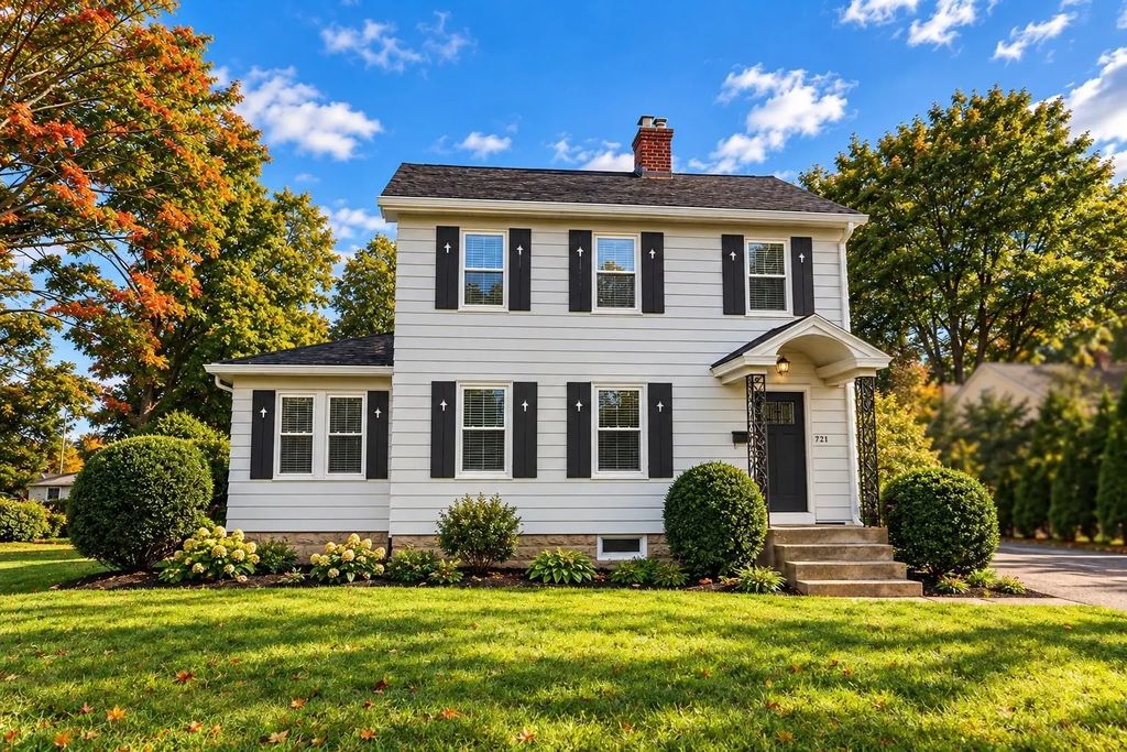 121 Elm St, Agawam