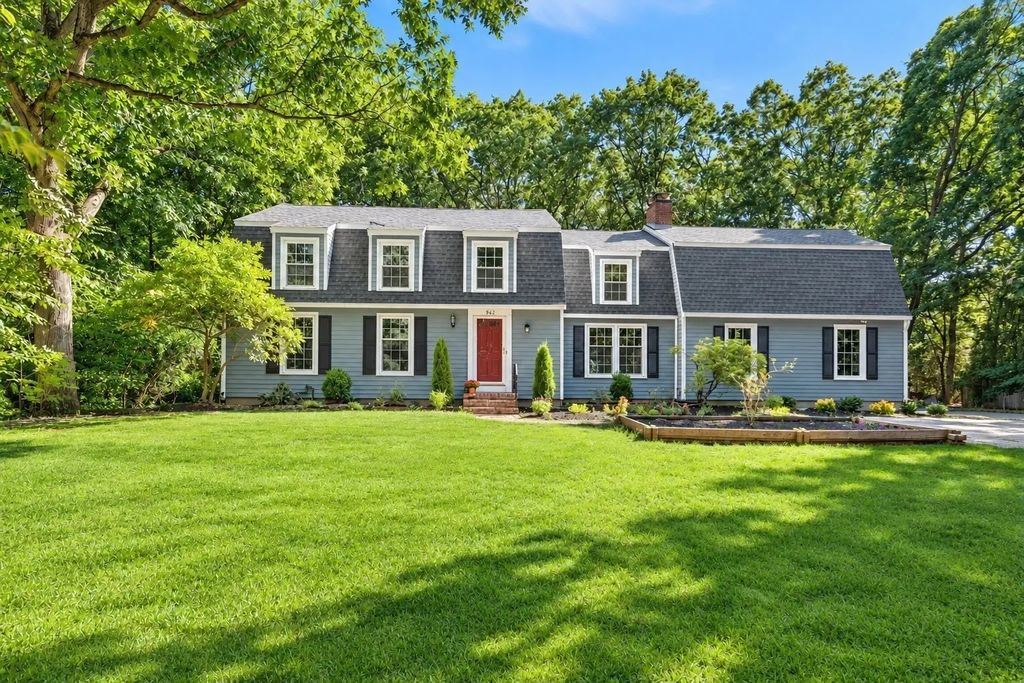 942 Salem End Road, Framingham
