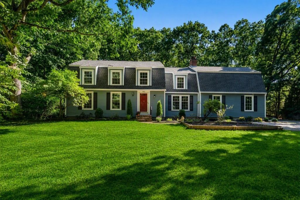 942 Salem End Road, Framingham