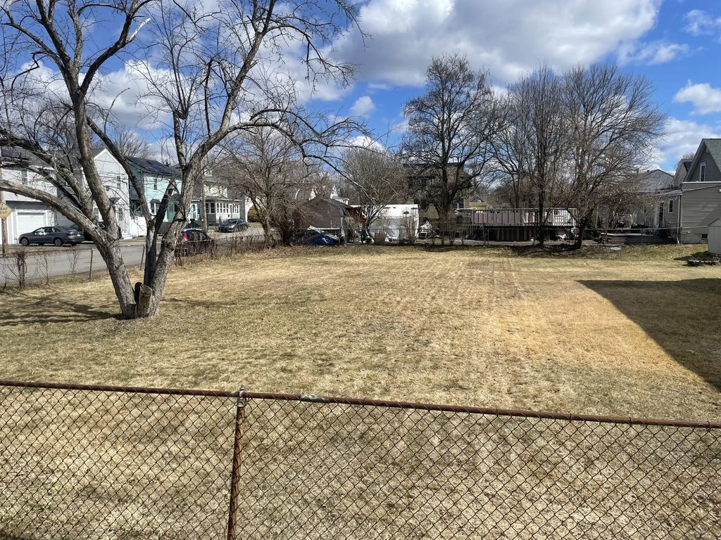 87 Lafayette St, Lowell