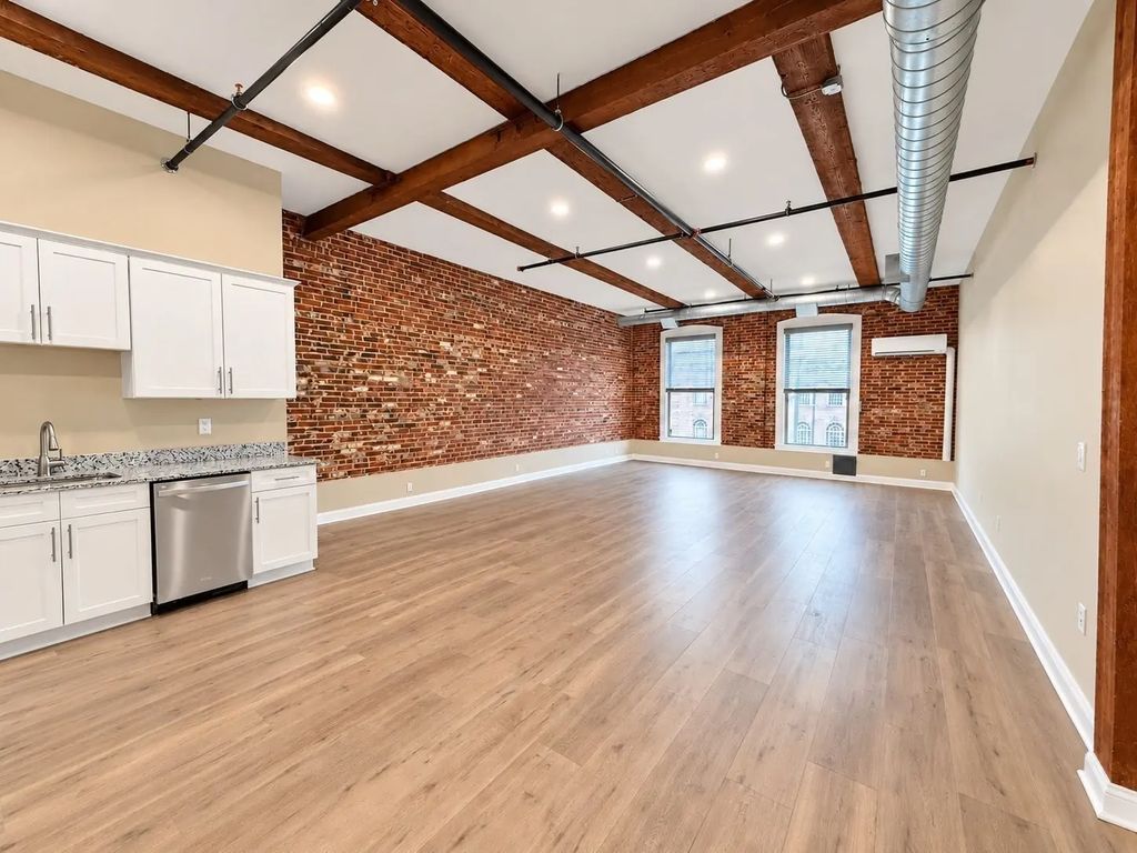 10 Kearney Sq #209, Lowell